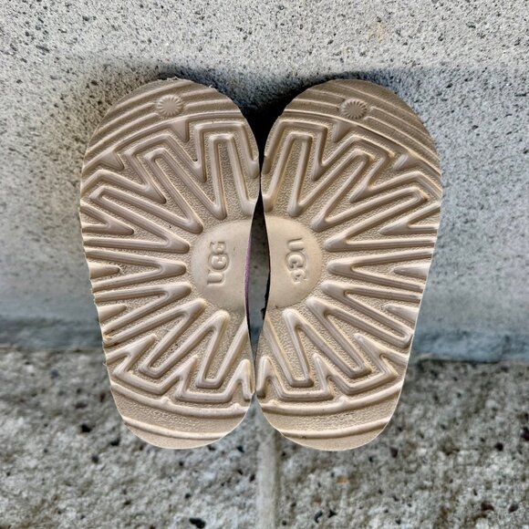 UGG AUSTRALIA Classic Metallic Pink Boots Girls 6 EU 22 Rose Gold Toddler Girl - Picture 8 of 9